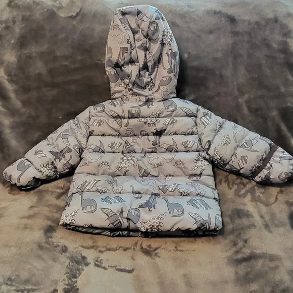 🩷 3/$15 Boys (18M) Winter Puffer Jacket with Hood with a cute Dinosaur Print - Picture 2 of 7